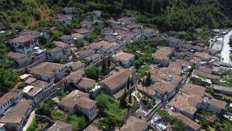 Drone-shot-of-the-Albanian-UNESCO-world-heritage-city-Berat---drone-is-ascending-from-the-traditional-houses