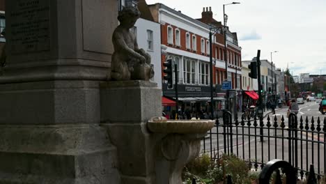 The-Statue-of-Samuel-Johnson,-London,-United-Kingdom