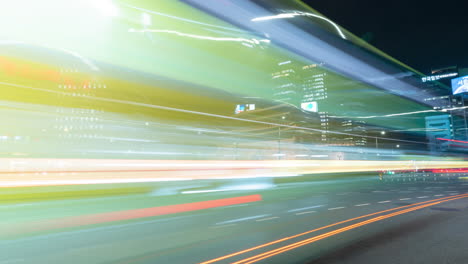 Night-Time-Lapse-of-Traffic-at-Namdaemun-gate-in-Seoul-City,-South-Korea---zoom-in