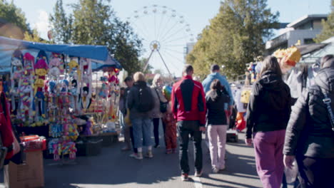 Zeitlupenaufnahme-Von-Kunden,-Die-Durch-Einen-Straßenmarkt-Gehen