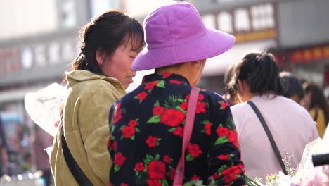 Kunming,-Yunnan,-China---1-De-Septiembre-De-2022:-Ambiente-De-Personas-En-El-Mercado-De-Flores-De-Kunming-Dounan