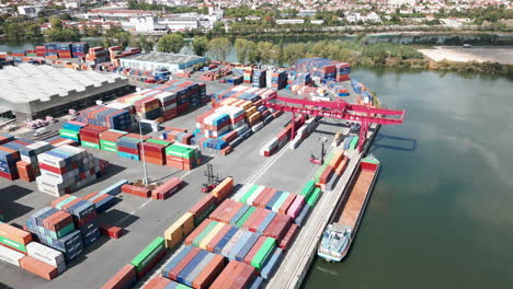 Container-In-Paris-Terminal-Sa,-Gennevilliers-In-Frankreich