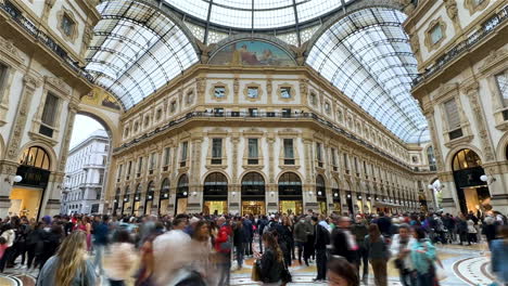 Timelapse-Dentro-Del-Centro-Comercial-Vittorio-Emanuele-Ii-En-Milán