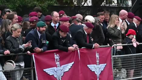 Soldiers-waiting-in-Hyde-Park-to-see-Queen-Elizabeth-II-on-her-Final-Journey