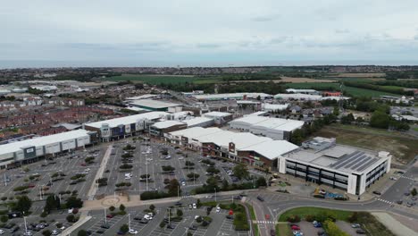 Toma-Aérea-De-Largo-Alcance-Del-Centro-Comercial-Westwood-Cross-En-Thanet