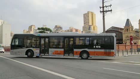 Street-shots-of-Sao-Paulo-City,-Brazil