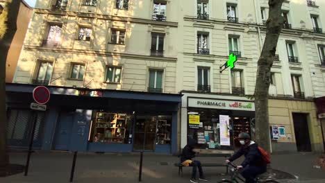 POV-Of-A-Person-Inside-A-Bus-Traveling-In-The-Parisian-Streets-In-Paris,-France