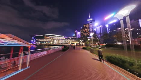 Nacht-Hyperlapse-Des-Hong-Kong-Convention-And-Exhibition-Centre,-Victoria-Harbour