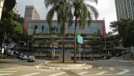 Street-shots-of-Sao-Paulo-City,-Brazil