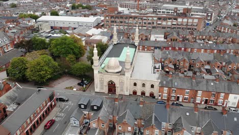 Drone-shot-of-a-Mosque-near-Green-Lane-Road-which-is-a-majority-Muslim-area-in-Leicester,-UK