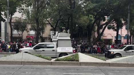 Toma-Del-Avance-De-Los-Tanques-De-La-Marina-Armada-Durante-El-Desfile-Del-Ejército-Mexicano-En-La-Ciudad-De-México