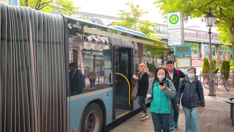 Bus-stop-Viktualienmarkt-in-Munich-city-center