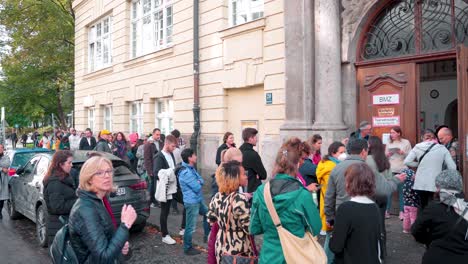 Ciudadanos-Brasileños-Hacen-Fila-Para-Votar-En-El-Extranjero-En-Munich