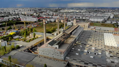 Schornsteine-Mit-Rauch,-Industriefabrikrohre