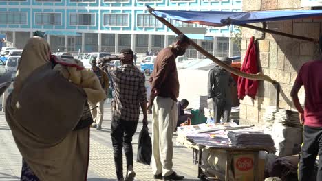 Tomas-De-La-Calle-De-Addis-Abeba,-Etiopía