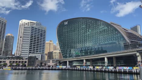 W-Hotel--Und-Rabobank-Gebäude-In-Darling-Harbour-Sydney-An-Einem-Sonnigen-Tag