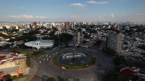 Vista-Aérea-Alrededor-De-La-Rotonda-De-Minerva,-Guadalajara,-México---órbita,-Disparo-De-Drones