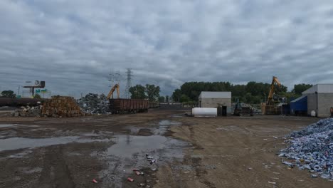 Working-machines-in-the-distance-of-the-dump-in-Indiana,-USA