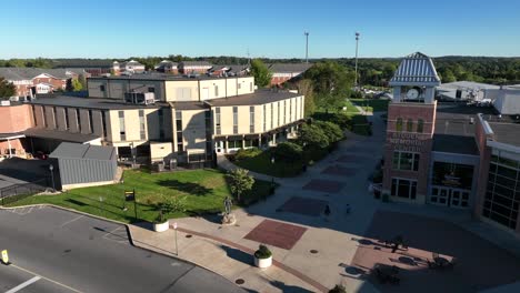 Centro-Conmemorativo-Estudiantil-En-El-Campus-Universitario-De-Millersville