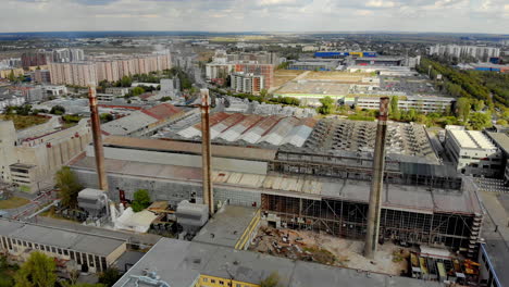 Schornsteine-Mit-Rauch,-Industriefabrikrohre