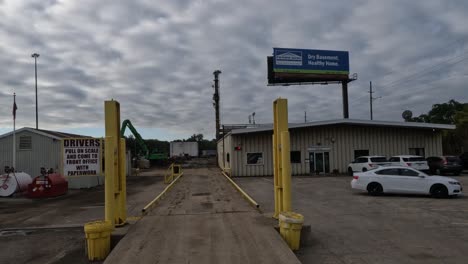 Truck-driving-in-to-the-truckers-office-in-Indiana,-USA