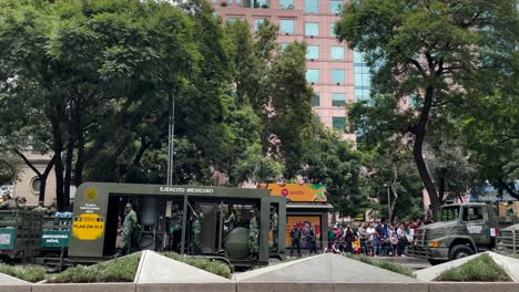 Toma-Del-Avance-Del-Pelotón-De-Ingenieros-Militares-Durante-El-Desfile-Del-Ejército-Mexicano-En-La-Ciudad-De-México