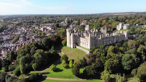 Drohnenaufnahme-Des-Schlosses-In-Arundel,-Kent,-Großbritannien