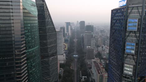 Aerial-view-of-the-Paseo-de-la-Reforma,-Mexico-City