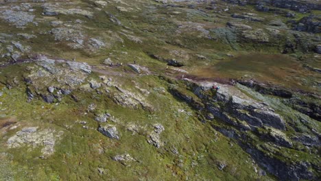 Enorme-Fila-De-Personas-En-La-Popular-Ruta-De-Senderismo-De-Montaña-Dronningstien-Entre-Lofthus-Y-Kinsarvik-En-Hardanger---Antena-De-Noruega