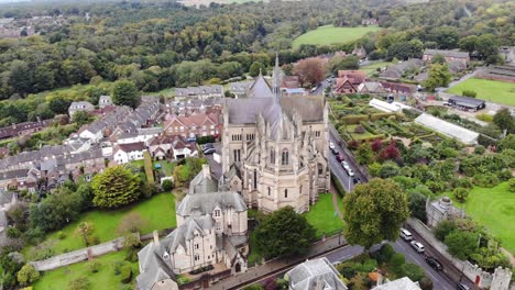 Toma-De-Drone-De-La-Catedral-De-Nuestra-Señora-Y-St-Philip-Howard-En-Arundel,-Kent,-Reino-Unido