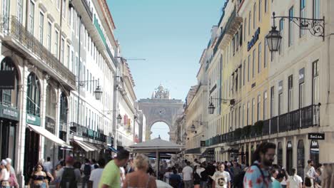 Menschen-Säumen-Die-Straßen-Der-Rue-Augusta-Lissabon,-Portugal