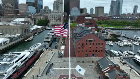 Muelle-Largo-En-El-Puerto-De-Boston