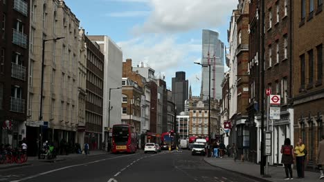 Bus-Nr.-35-Nach-Clapham-Junction,-Mit-Blick-Auf-Die-City-Of-London