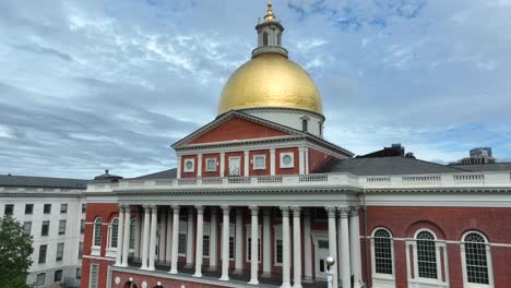 Boston,-Casa-Del-Estado-De-Massachusetts-En-Un-Brillante-Día-De-Otoño