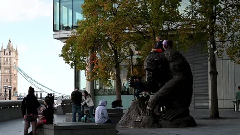 Chimps-Are-Family,-Tower-Bridge,-London,-United-Kingdom