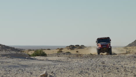 Iveco-Raid-Truck-Racing-Offroad-Querfeldein-In-Der-Wüstenrallye-Von-Dakar