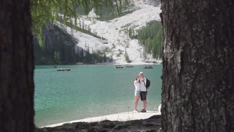 Massentourismus-Und-Seine-Folgen-Sind-Am-Pragser-Wildsee-Zu-Sehen