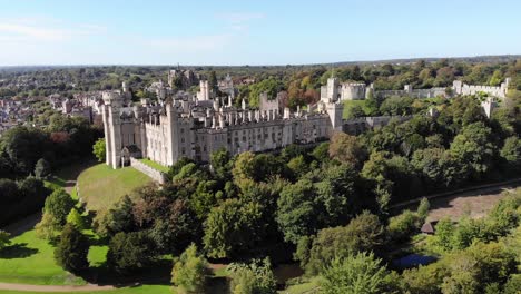 Drone-shot-of-the-Castle-in-Arundel,-Kent,-UK