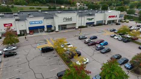 Retail-shopping-stores-in-strip-mall