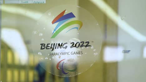 Juegos-De-Invierno-De-Beijing-2022,-Pegatina-En-Una-Ventana