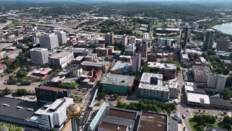 Vista-Aérea-Con-Vistas-Al-Centro-De-La-Ciudad-De-Knoxville,-En-La-Soleada-Tennessee,-Ee.uu.---Estática,-Toma-De-Drones