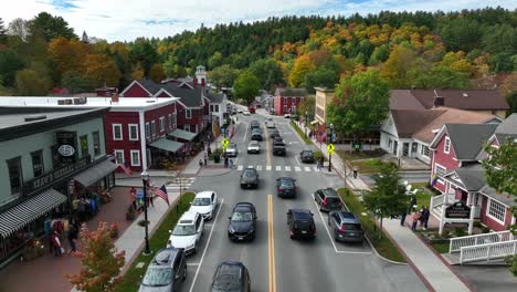 Touristenattraktion-In-Der-Innenstadt-Von-Stowe-Vermont,-Skidorf-In-Neuengland