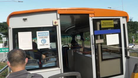 Detail-of-amphibious-transport-cabin-for-tourists-in-Singapore