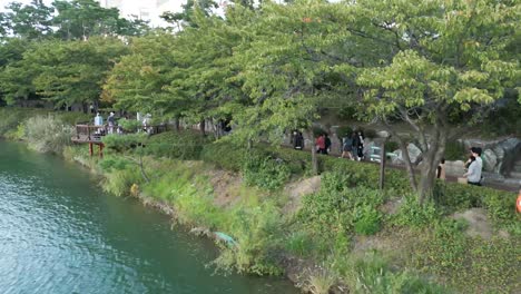 People-walking-in-Naru-Park-in-Seoul,-South-Korea