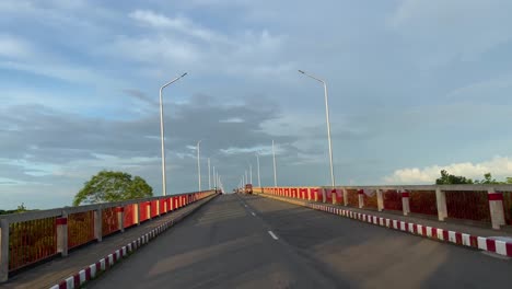 Pov-Fahren-Entlang-Der-Brückenschnellstraße-In-Sylhet