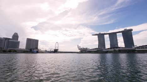 El-Hermoso-Paisaje-Del-Hotel-Casino-Marina-Bay-Sands-En-El-Centro-De-Singapur-Es-Una-De-Las-Principales-Atracciones-Turísticas-De-La-Ciudad-De-Singapur