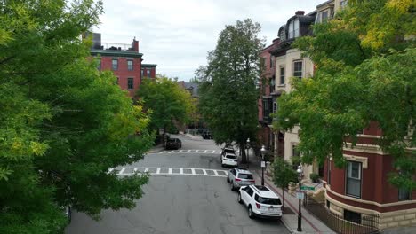 Luftanflug-Auf-Alte-Historische-Wohnhäuser-Aus-Der-Kolonialzeit-In-Boston,-MA