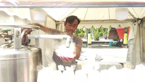 nitrogen-snacks-by-adding-liquid-nitrogen-in-handrails