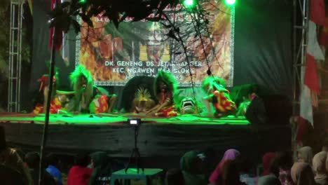 Bloras-Typische-Barongan-Show-Bei-Nacht