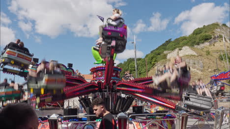 Jumping-Crazy-Frog-Paseo-En-El-Parque-De-Atracciones-Luna-Park-En-Scarborough,-Reino-Unido